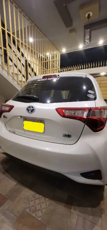 toyota-vitz-hybrid-201720-big-4