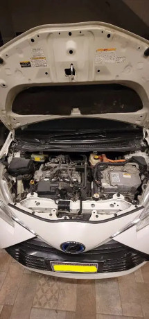 toyota-vitz-hybrid-201720-big-6