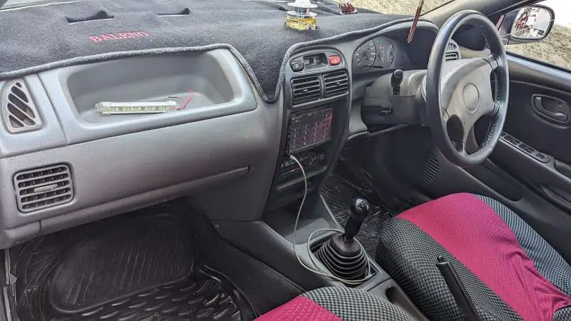 suzuki-baleno-2004-big-6