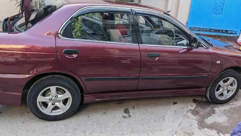 suzuki-baleno-2004-big-1