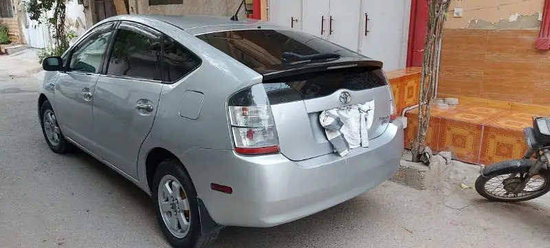 toyota-prius-15-2010-big-6