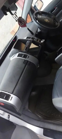 toyota-prius-15-2010-big-10