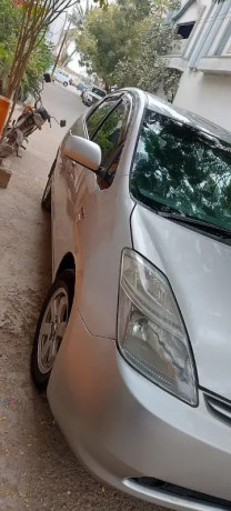 toyota-prius-15-2010-big-0