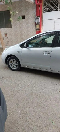 toyota-prius-15-2010-big-3