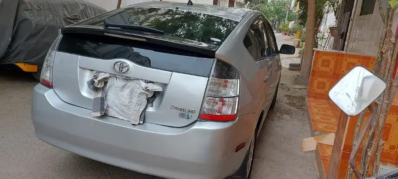 toyota-prius-15-2010-big-7