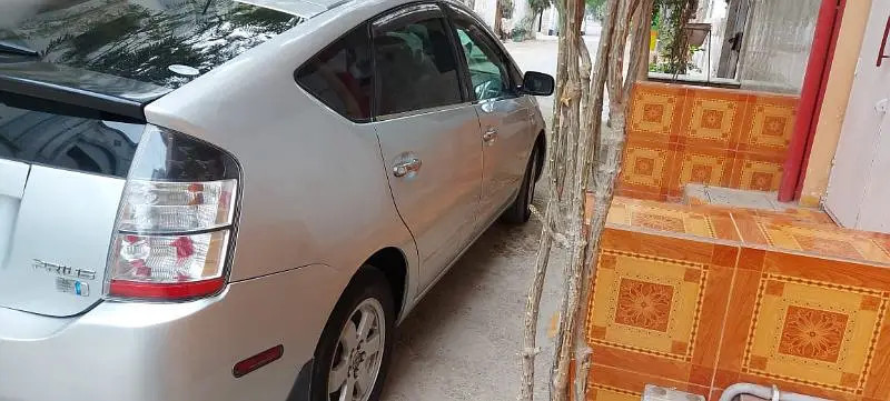 toyota-prius-15-2010-big-5