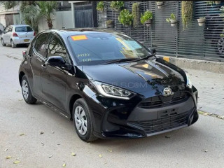 toyota-yaris-gli-mt-13