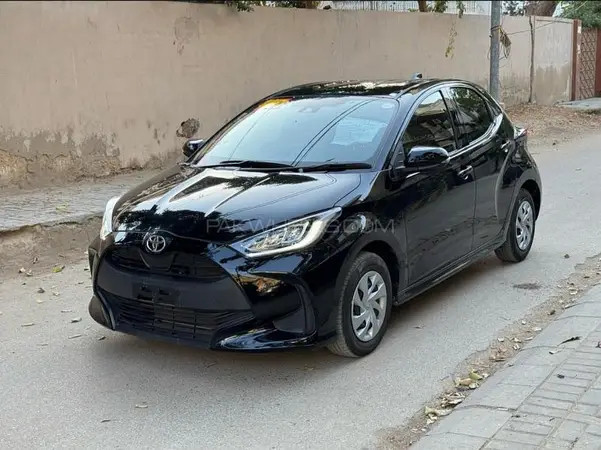 toyota-yaris-gli-mt-13-big-2