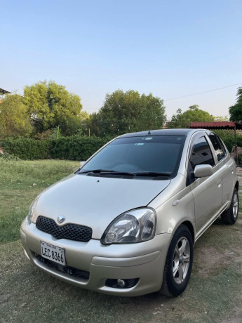 toyota-vitz-f-10-big-0