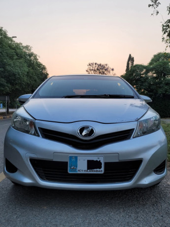 toyota-vitz-f-10-big-0