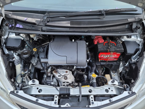 toyota-vitz-f-10-big-5