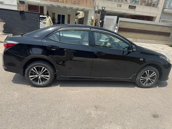 toyota-corolla-altis-automatic-16-2019-big-3