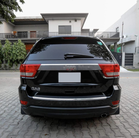 grand-jeep-cherokee-big-9