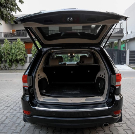 grand-jeep-cherokee-big-8