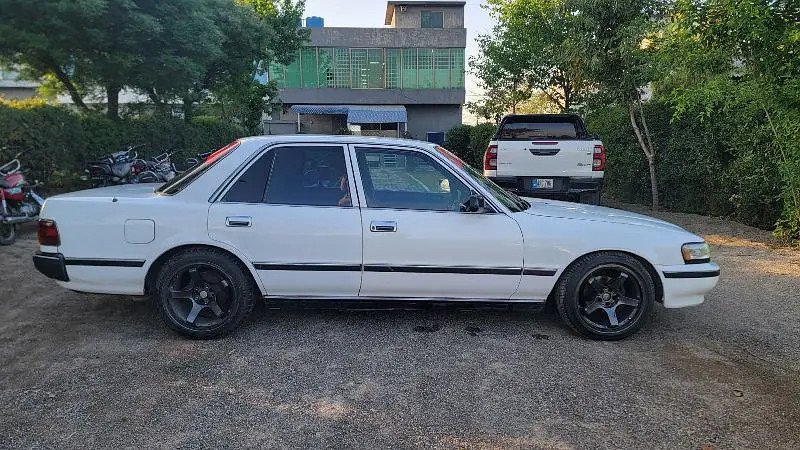 toyota-cressida-1990-big-2