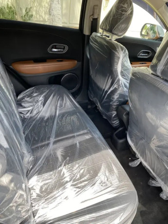 honda-vezel-z-orange-room-b2b-original-2014-model-2015-registered-big-6