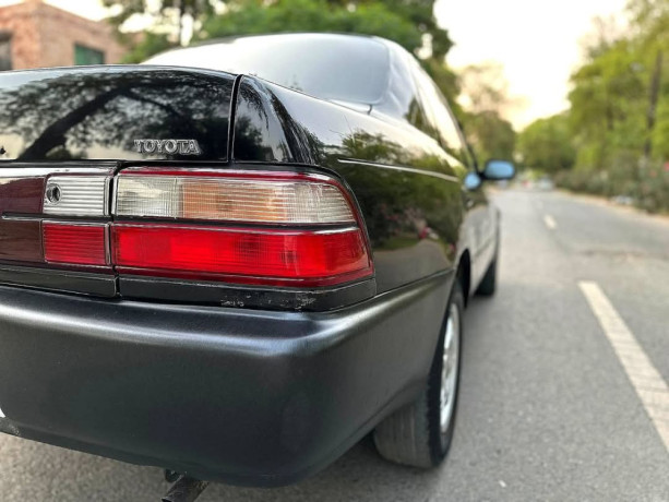 toyota-corolla-altis-x-manual-16-big-5