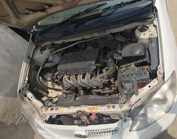 toyota-corolla-gli-2005-big-0