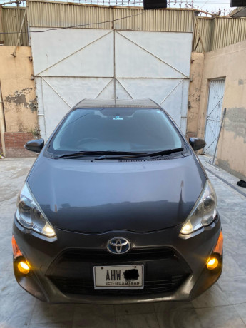 2013-toyota-aqua-big-0
