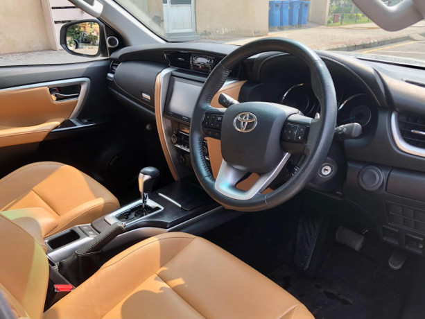 toyota-fortuner-27-vvti-2017-big-11