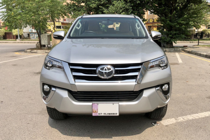 toyota-fortuner-27-vvti-2017-big-2