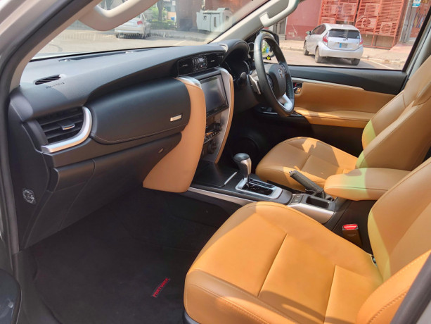 toyota-fortuner-27-vvti-2017-big-10
