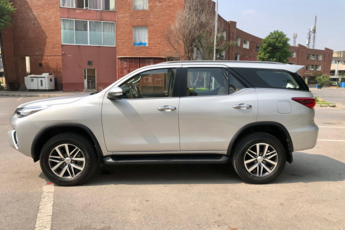 toyota-fortuner-27-vvti-2017-big-0