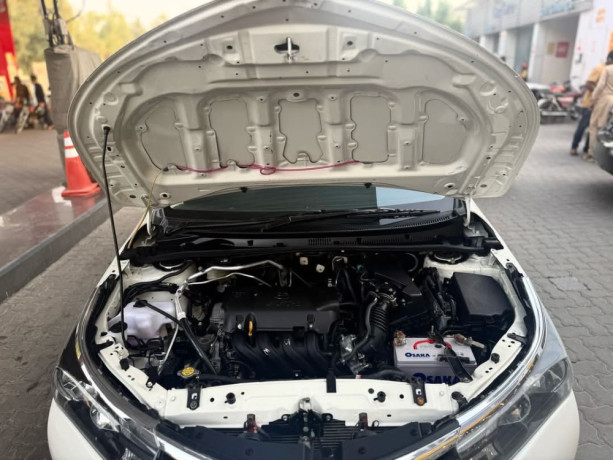 toyota-corolla-altis-x-manual-16-big-4