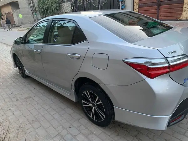toyota-corolla-altis-x-manual-16-big-2