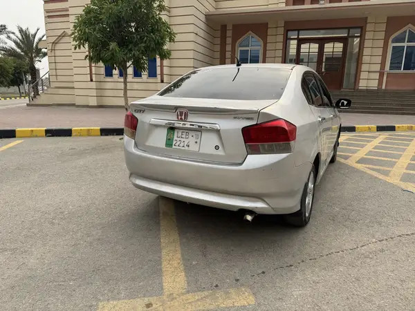 honda-city-ivtec-2010-big-4