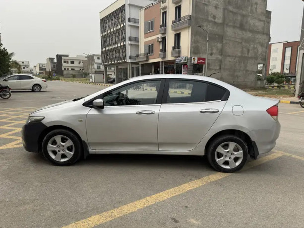 honda-city-ivtec-2010-big-9