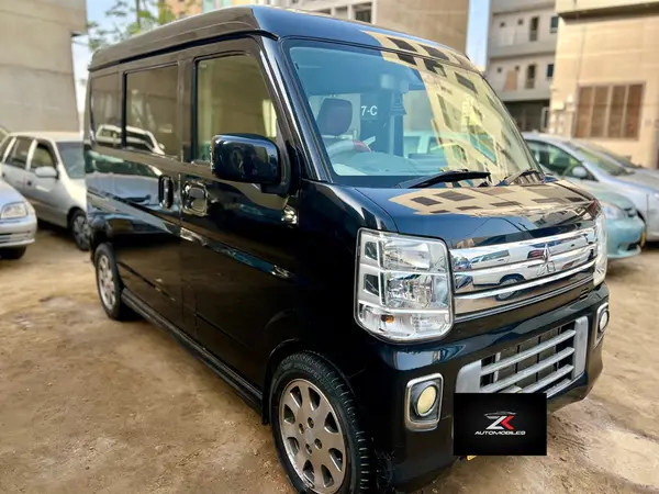 mitsubishi-town-box-201520-big-1