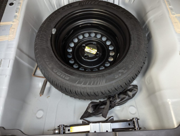 honda-city-12-mt-car-big-9
