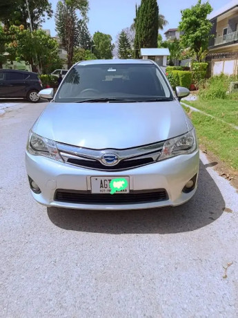 corolla-fielder-2014-big-2