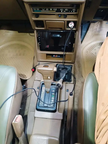mitsubishi-pajero-1986-big-8