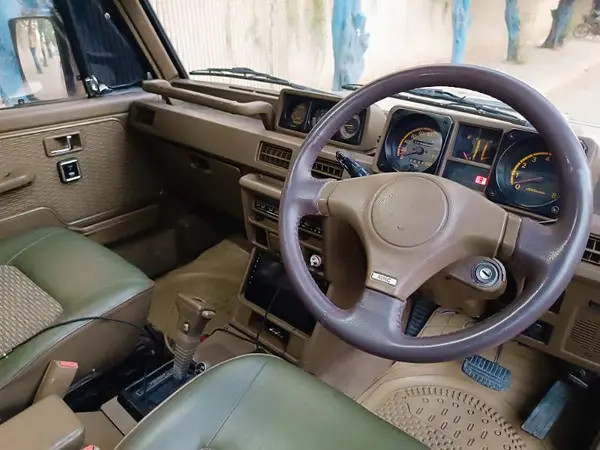 mitsubishi-pajero-1986-big-7