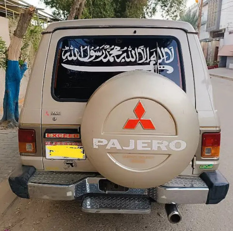 mitsubishi-pajero-1986-big-4