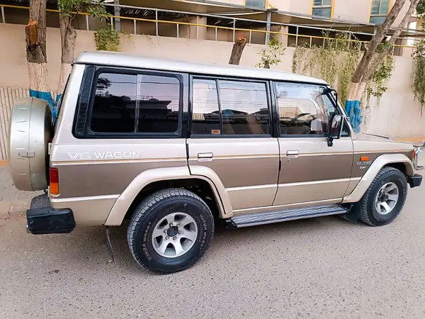 mitsubishi-pajero-1986-big-3