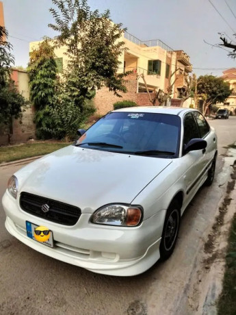 suzuki-baleno-2004-big-10