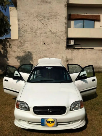 suzuki-baleno-2004-big-0