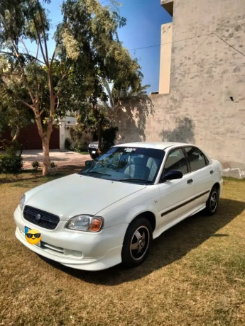 suzuki-baleno-2004-big-5