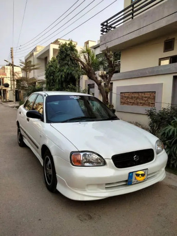 suzuki-baleno-2004-big-11