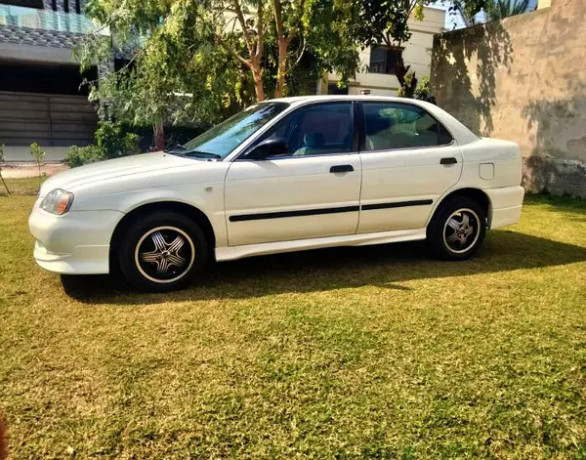 suzuki-baleno-2004-big-6