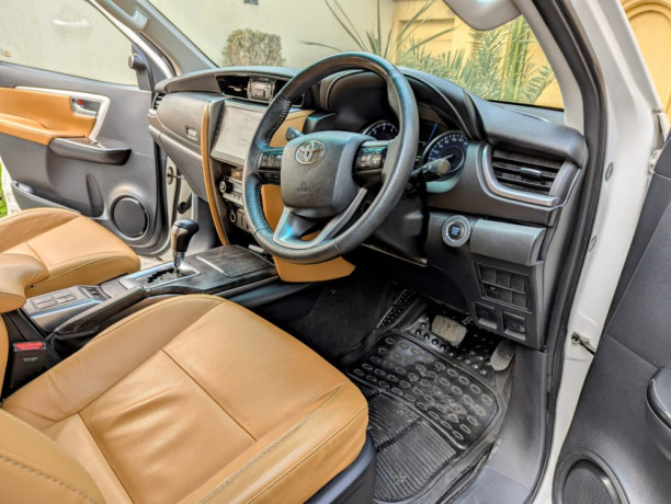 toyota-fortuner-sigma-28-big-4