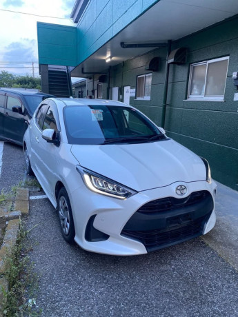 toyota-yaris-sedan-ativ-x-cvt-15-black-interior-big-0