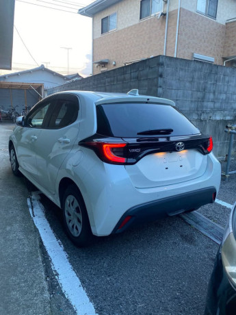 toyota-yaris-sedan-ativ-x-cvt-15-black-interior-big-5