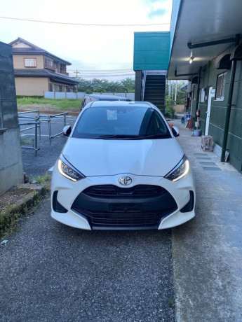 toyota-yaris-sedan-ativ-x-cvt-15-black-interior-big-1