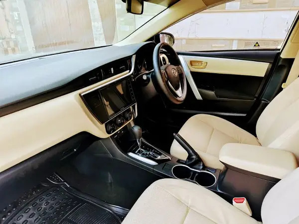 toyota-corolla-altis-16cc-model-2019nov-original-b2b-white-color-big-4