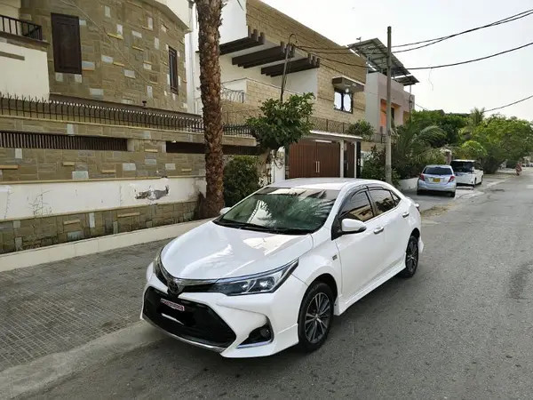 toyota-corolla-altis-16cc-model-2019nov-original-b2b-white-color-big-2