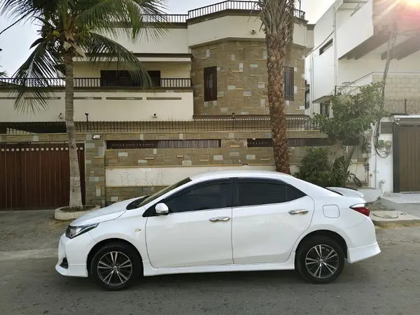 toyota-corolla-altis-16cc-model-2019nov-original-b2b-white-color-big-10